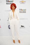 th_148486329_Rihanna2011BillboardMusicAwardsArrival22.5.2011_22_122_104lo.jpg