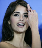 th_49968_20080210_U4G0057HB_CelebrityCity_PCruzPhotocallPressConfElegy_021008_002_122_1102lo.jpg