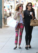 th_657295992_EmmaRoberts07062012EatingIceCreaminBeverlyHills38_122_243lo.jpg