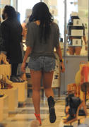 th_707688289_CiaraoutforshoppinginBeverlyHills12.5.2011_16_122_445lo.jpg